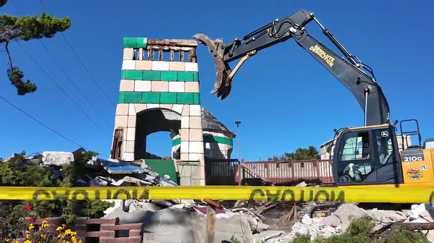 Old Pro Golf’s 28th Street castle torn down after 50 years